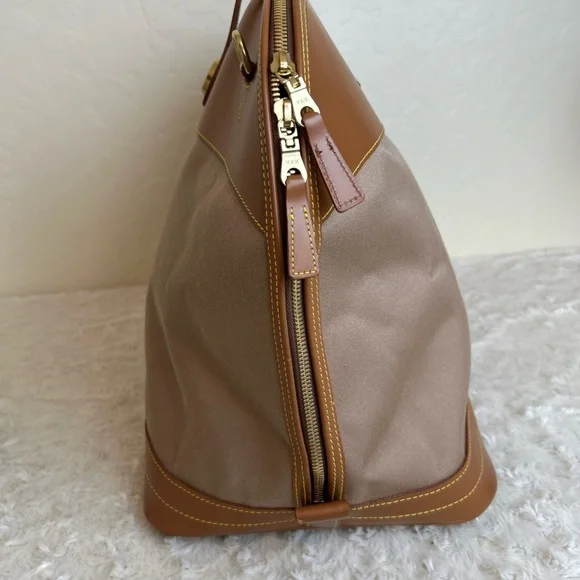 Vtg Dooney & Bourke Cabriolet Weekender Bag Tan Fabric Leather Shoulder Strap - Picture 7 of 9